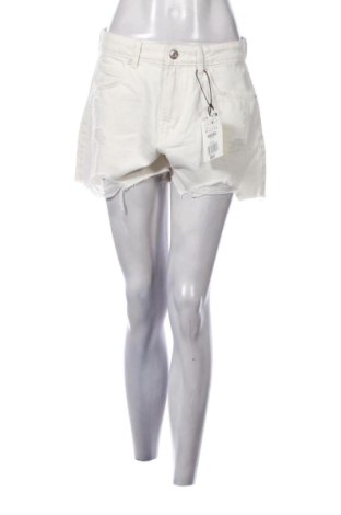 Pantaloni scurți de femei Bershka, Mărime L, Culoare Ecru, Preț 86,99 Lei, #136944278