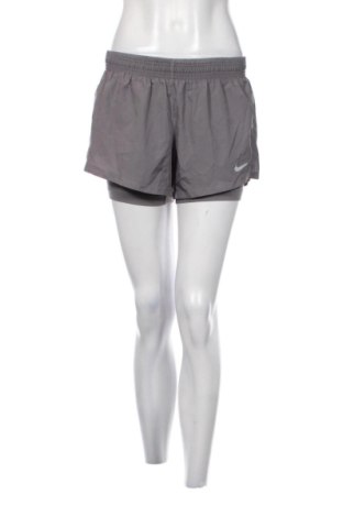 Pantaloni scurți de femei Nike, Mărime M, Culoare Gri, Preț 97,00 Lei, #136945648