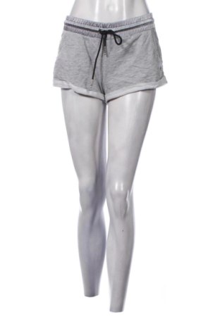 Дамски къс панталон Adidas, Размер L, Цвят Сив, Цена 15,84 €, #136948881