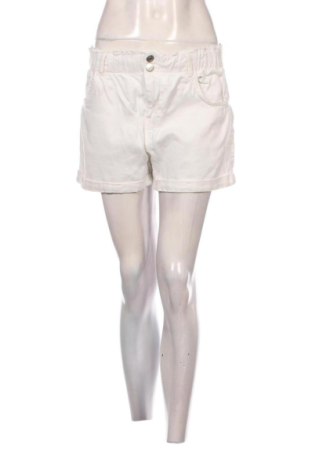 Damen Shorts Bershka, Größe S, Farbe Weiß, Preis 11,81 €, #136994407