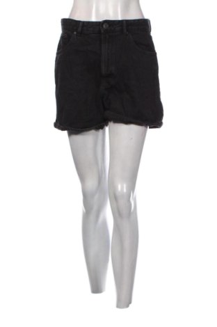 Pantaloni scurți de femei Pull&Bear, Mărime M, Culoare Negru, Preț 51,99 Lei, #137003192
