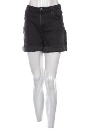 Pantaloni scurți de femei C&A, Mărime L, Culoare Negru, Preț 56,99 Lei, #137007474