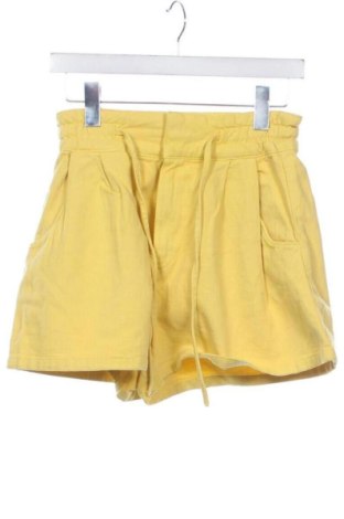 Pantaloni scurți de femei Zara, Mărime XS, Culoare Galben, Preț 62,99 Lei, #137009077