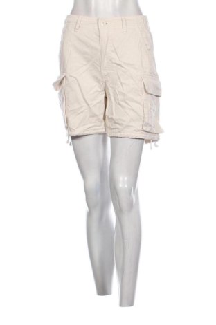 Pantaloni scurți de femei Bershka, Mărime S, Culoare Ecru, Preț 53,99 Lei, #137016024