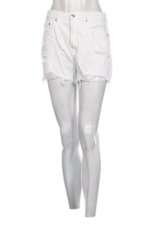 Pantaloni scurți de femei Stradivarius, Mărime M, Culoare Alb, Preț 58,99 Lei, #137016389