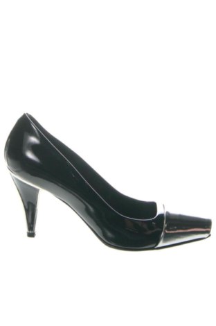 Дамски обувки Hugo Boss, Размер 38, Цвят Многоцветен, Цена 94,80 €, #136983691