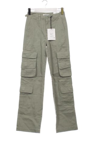 Pantaloni de femei Pull&Bear, Mărime XXS, Culoare Verde, Preț 124,99 Lei, #136943240