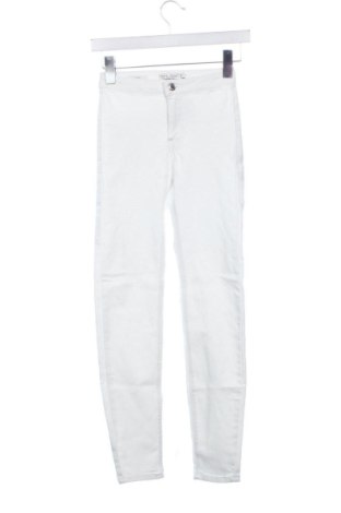 Dámské kalhoty  Bershka, Velikost XXS, Barva Bílá, Cena  340,00 Kč, #136959788