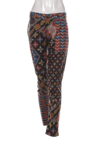 Дамски панталон Desigual, Размер XL, Цвят Многоцветен, Цена 35,82 €, #136975086