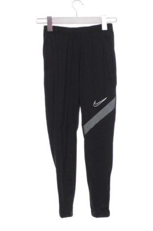 Детско спортно долнище Nike, Размер 7-8y/ 128-134 см, Цвят Черен, Цена 33,72 €, #136967782