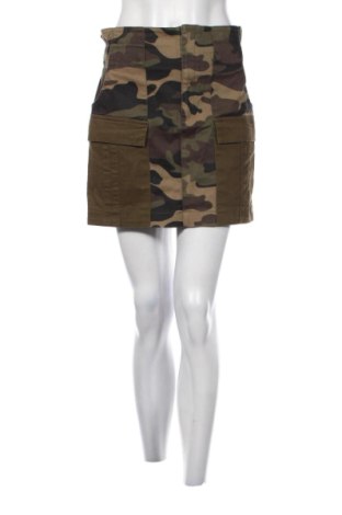 Пола Bershka, Размер M, Цвят Многоцветен, Цена 10,00 €, #136936156