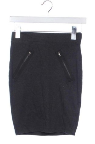 Fustă Vero Moda, Mărime XS, Culoare Gri, Preț 30,00 Lei, #136997685
