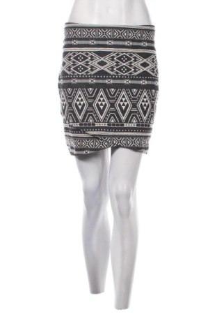Пола H&M, Размер XL, Цвят Многоцветен, Цена 6,13 €, #137025846