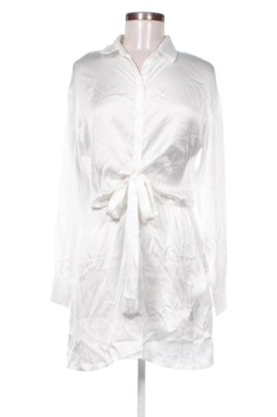 Kleid Pull&Bear, Größe M, Farbe Weiß, Preis 11,89 €, #136931231