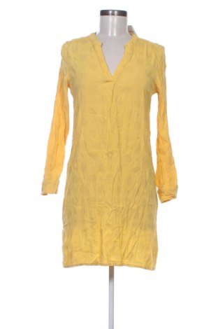 Φόρεμα Claire, Μέγεθος M, Χρώμα Κίτρινο, Τιμή 33,00 €, #136958898