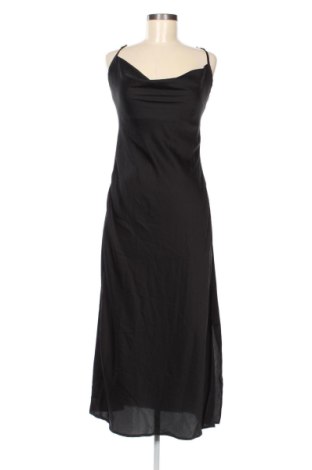 Рокля Stradivarius, Размер M, Цвят Черен, Цена 15,84 €, #137009540
