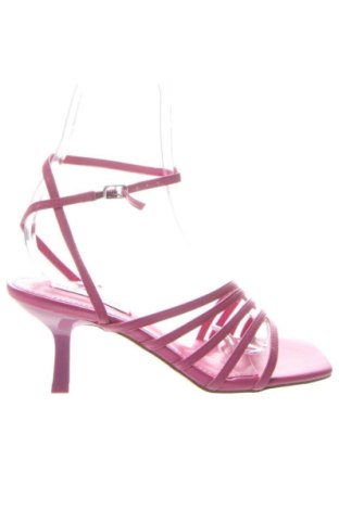 Сандали Steve Madden, Размер 37, Цвят Розов, Цена 89,47 €, #136960340