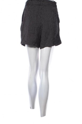 Дамски къс панталон H&M, Размер M, Цвят Многоцветен, Цена 3,06 €