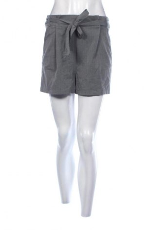 Дамски къс панталон Pull&Bear, Размер M, Цвят Сив, Цена 2,55 €