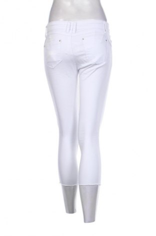Дамски панталон Unbranded, Размер M, Цвят Бял, Цена 2,55 €