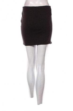 Пола Amisu, Размер S, Цвят Черен, Цена 2,04 €