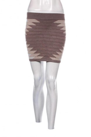 Пола Amisu, Размер S, Цвят Многоцветен, Цена 2,04 €