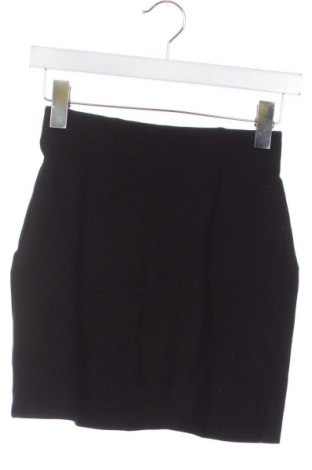 Пола H&M, Размер XS, Цвят Черен, Цена 2,04 €