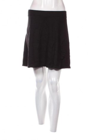 Пола H&M Divided, Размер M, Цвят Черен, Цена 2,04 €