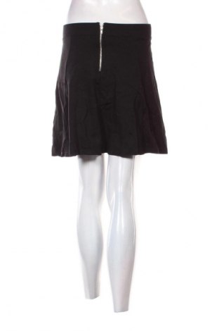 Пола H&M Divided, Размер M, Цвят Черен, Цена 2,04 €