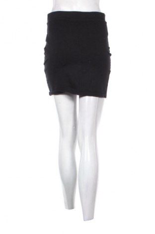 Пола H&M Divided, Размер S, Цвят Черен, Цена 2,04 €