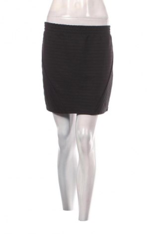 Пола Janina, Размер M, Цвят Черен, Цена 2,04 €