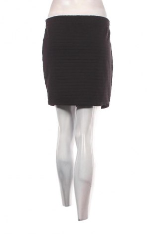 Пола Janina, Размер M, Цвят Черен, Цена 2,04 €