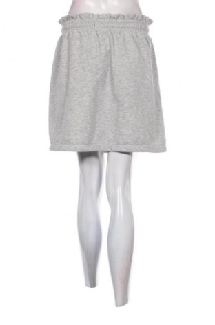 Пола Sinsay, Размер L, Цвят Сив, Цена 2,04 €