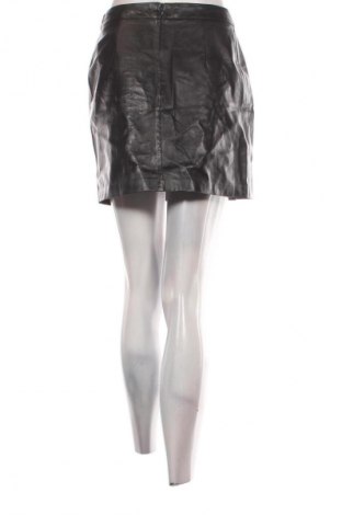 Пола Stradivarius, Размер S, Цвят Черен, Цена 2,04 €