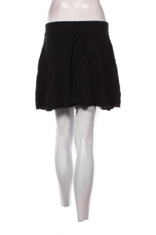 Пола Vero Moda, Размер M, Цвят Черен, Цена 2,04 €