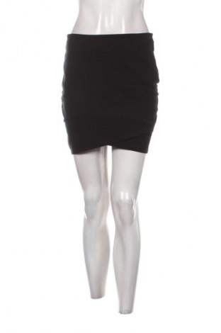 Пола Yfl Reserved, Размер M, Цвят Черен, Цена 2,55 €