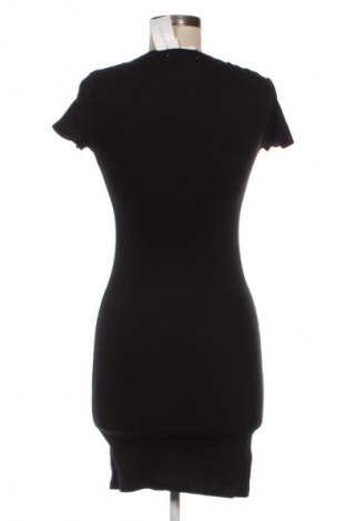 Šaty  Minx & Moss, Velikost S, Barva Černá, Cena  179,00 Kč