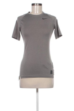 Дамска тениска Nike, Размер S, Цвят Сив, Цена 5,91 €, #137026126