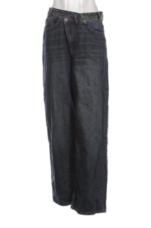 Blugi de femei Bershka, Mărime M, Culoare Gri, Preț 136,48 Lei, #136997391