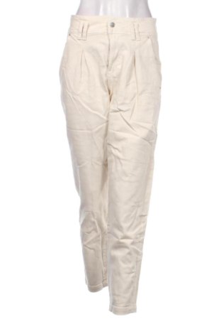 Blugi de femei Clockhouse, Mărime M, Culoare Ecru, Preț 72,99 Lei, #137071658