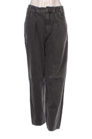 Blugi de femei Sisley, Mărime M, Culoare Gri, Preț 78,74 Lei, #137138712