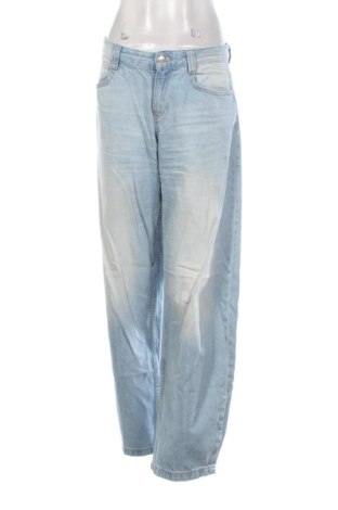 Blugi de femei Bershka, Mărime L, Culoare Albastru, Preț 128,99 Lei, #137129955
