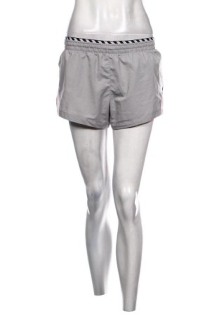 Pantaloni scurți de femei Nike, Mărime M, Culoare Multicolor, Preț 89,23 Lei, #137116349