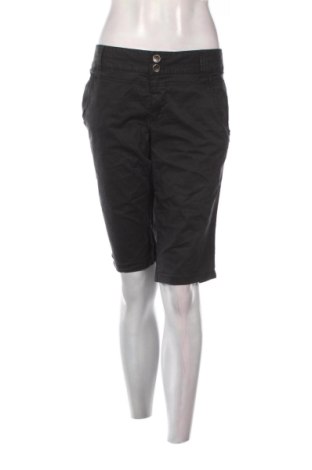 Pantaloni scurți de femei United Colors Of Benetton, Mărime XL, Culoare Negru, Preț 52,49 Lei, #137122482