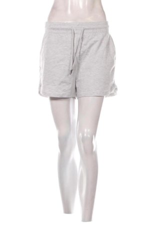Pantaloni scurți de femei LC Waikiki, Mărime S, Culoare Gri, Preț 47,24 Lei, #137130682