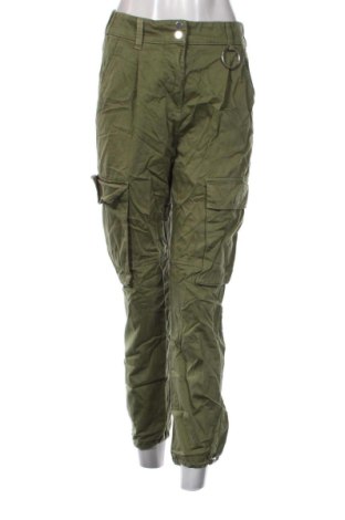 Pantaloni de femei Bershka, Mărime M, Culoare Verde, Preț 56,99 Lei, #137107529