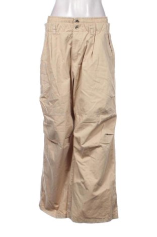 Pantaloni de femei Bershka, Mărime L, Culoare Bej, Preț 73,49 Lei, #137064983