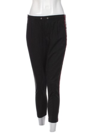 Pantaloni trening de femei Bershka, Mărime S, Culoare Negru, Preț 62,99 Lei, #137111173