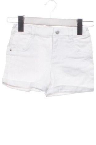 Παιδικό κοντό παντελόνι F&F, Μέγεθος 6-7y/ 122-128 εκ., Χρώμα Λευκό, Τιμή 6,00 €, #136993812