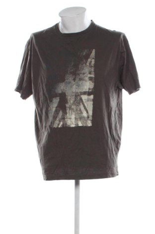 Ανδρικό t-shirt United Colors Of Benetton, Μέγεθος XXL, Χρώμα Καφέ, Τιμή 11,99 €, #137138387